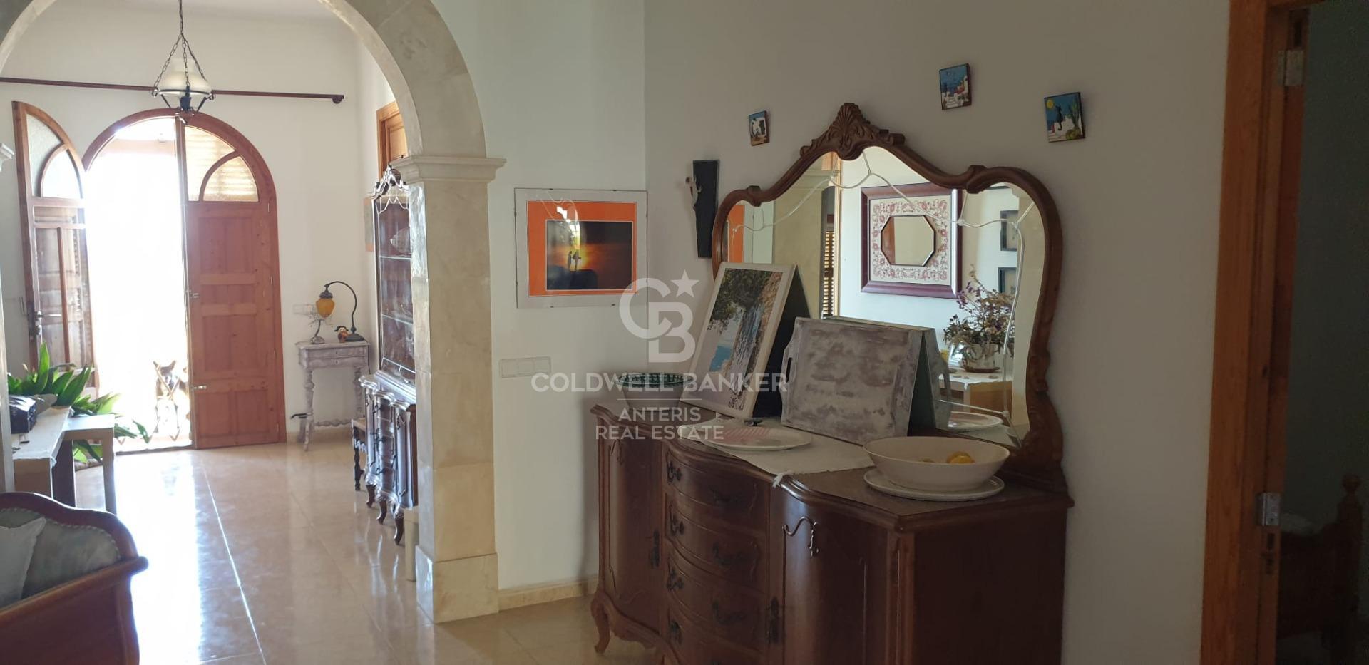 Charming property by the sea with a great covered terrace and courtyard in Sa Rápita