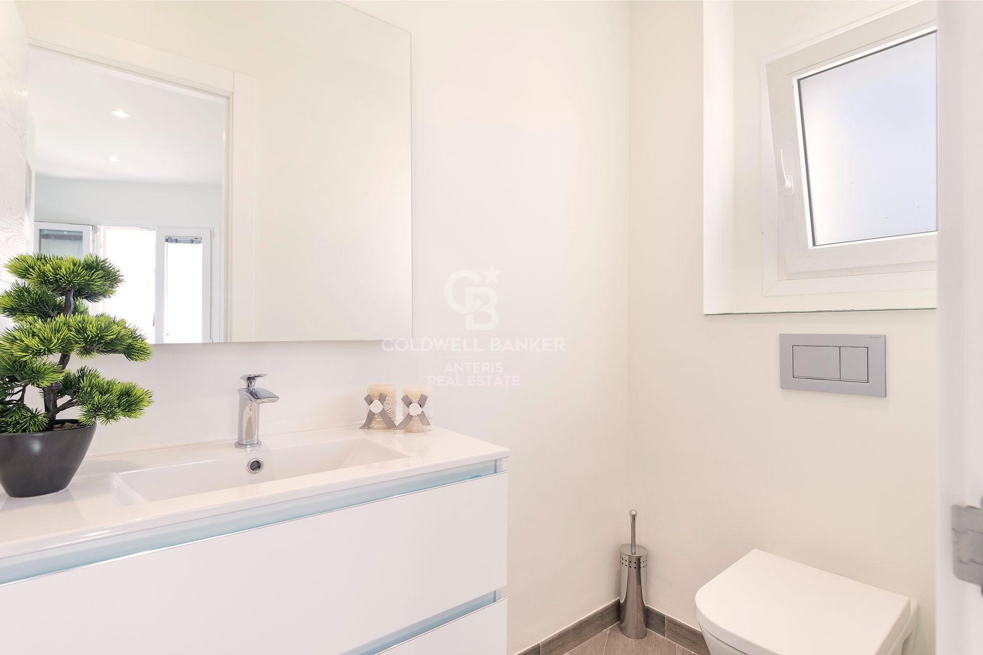 Elegante apartamento con vistas al mar en la playa de Cala Mayor