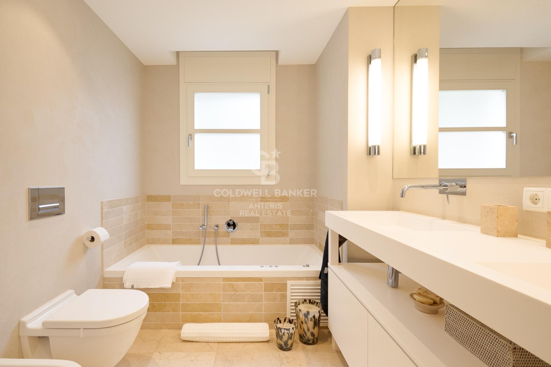 Premium penthouse in a privileged location with incomparable sea views in Port Andratx