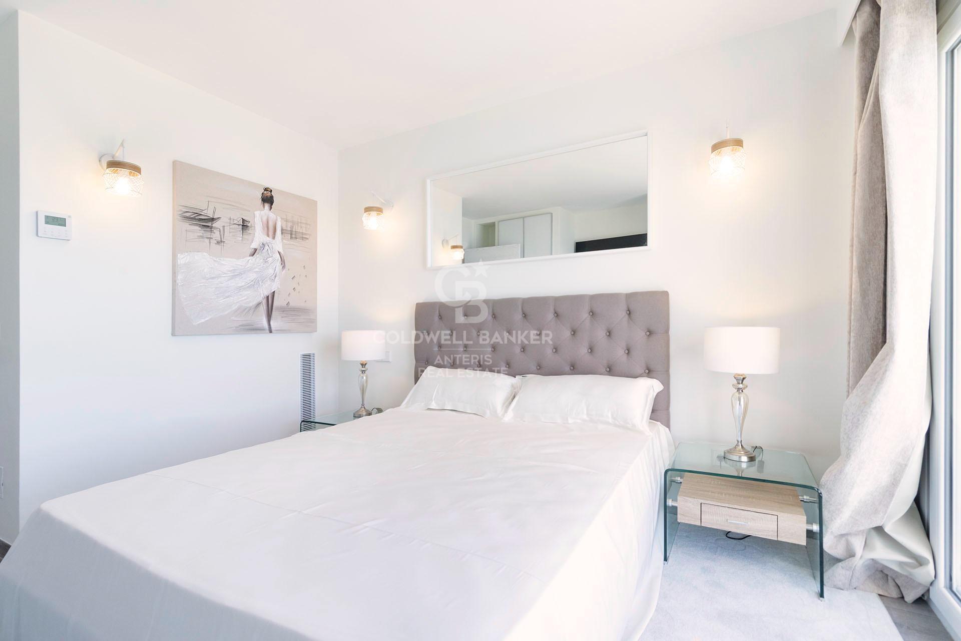 Elegante apartamento con vistas al mar en la playa de Cala Mayor