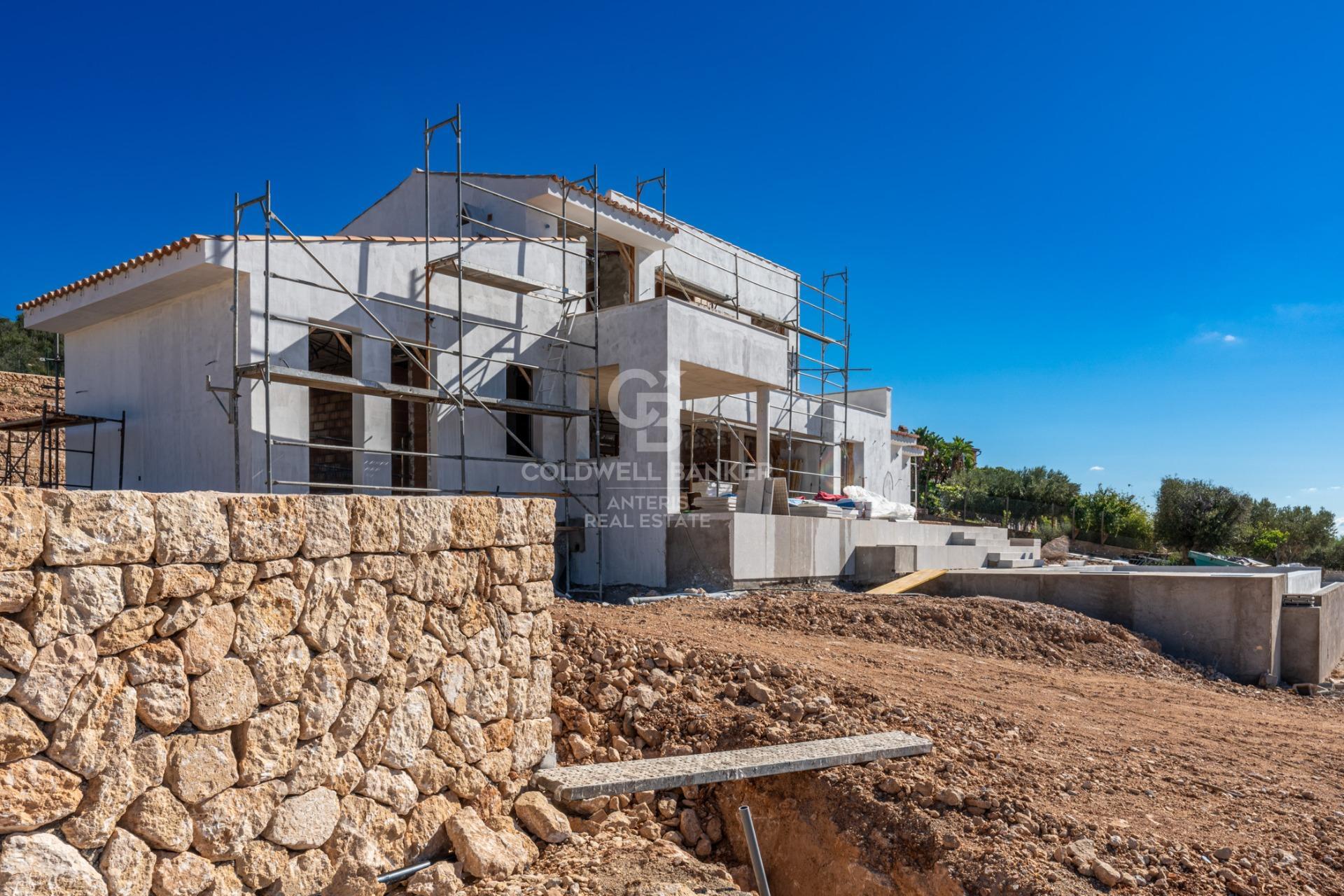 Elegante propiedad a estrenar con piscina e impresionantes vistas panorámicas en Puntiró
