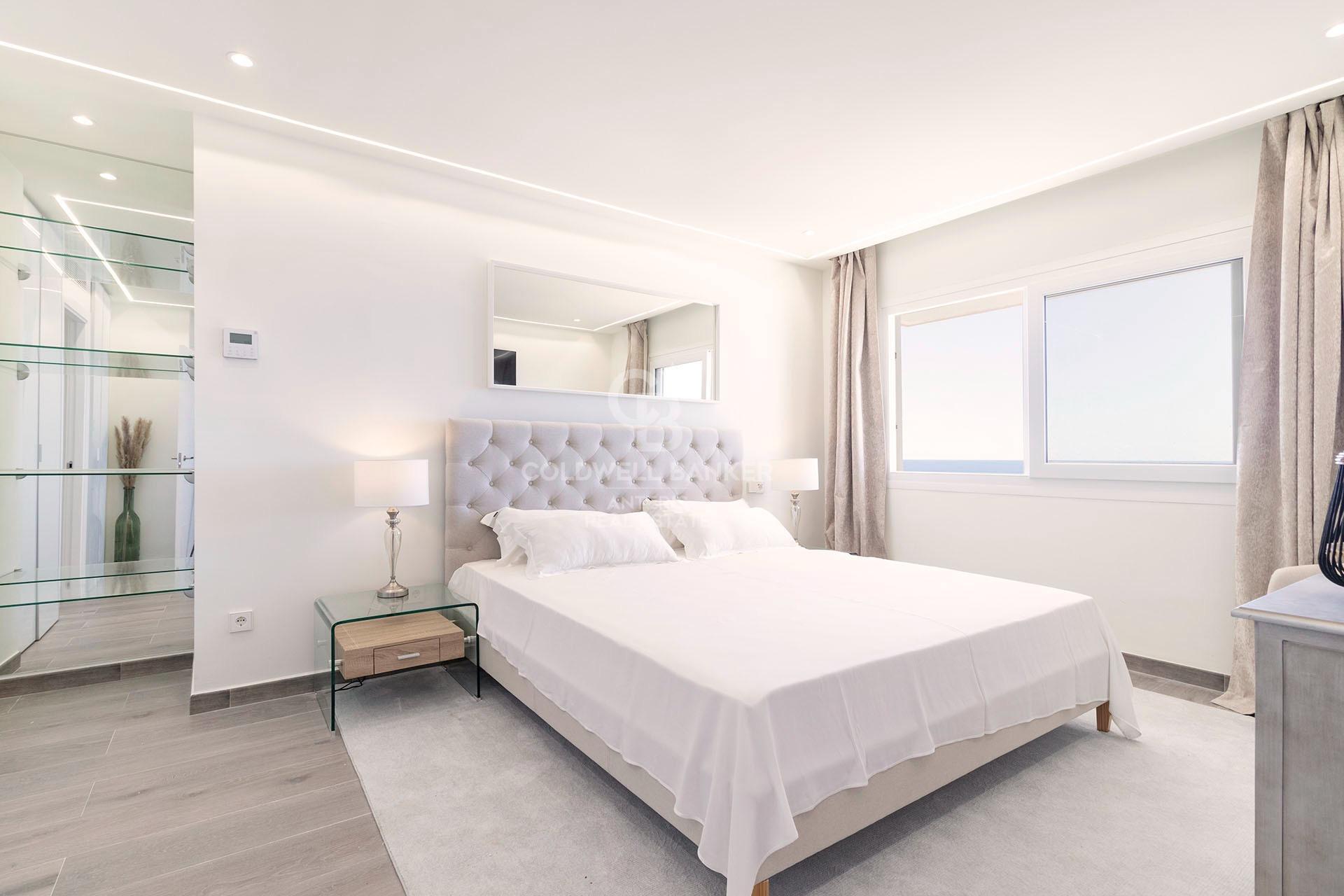 Elegante apartamento con vistas al mar en la playa de Cala Mayor