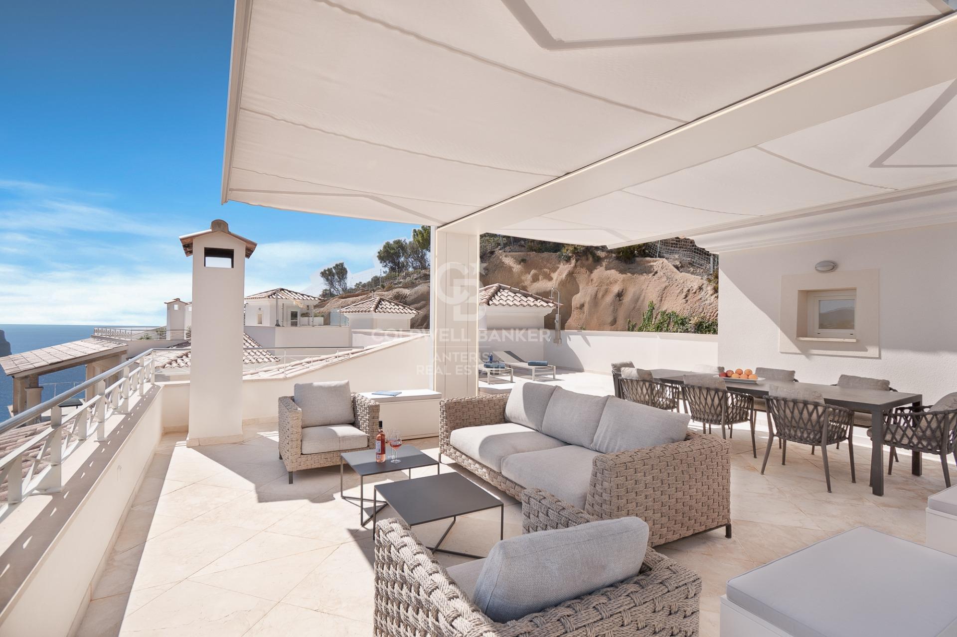 Premium penthouse in a privileged location with incomparable sea views in Port Andratx