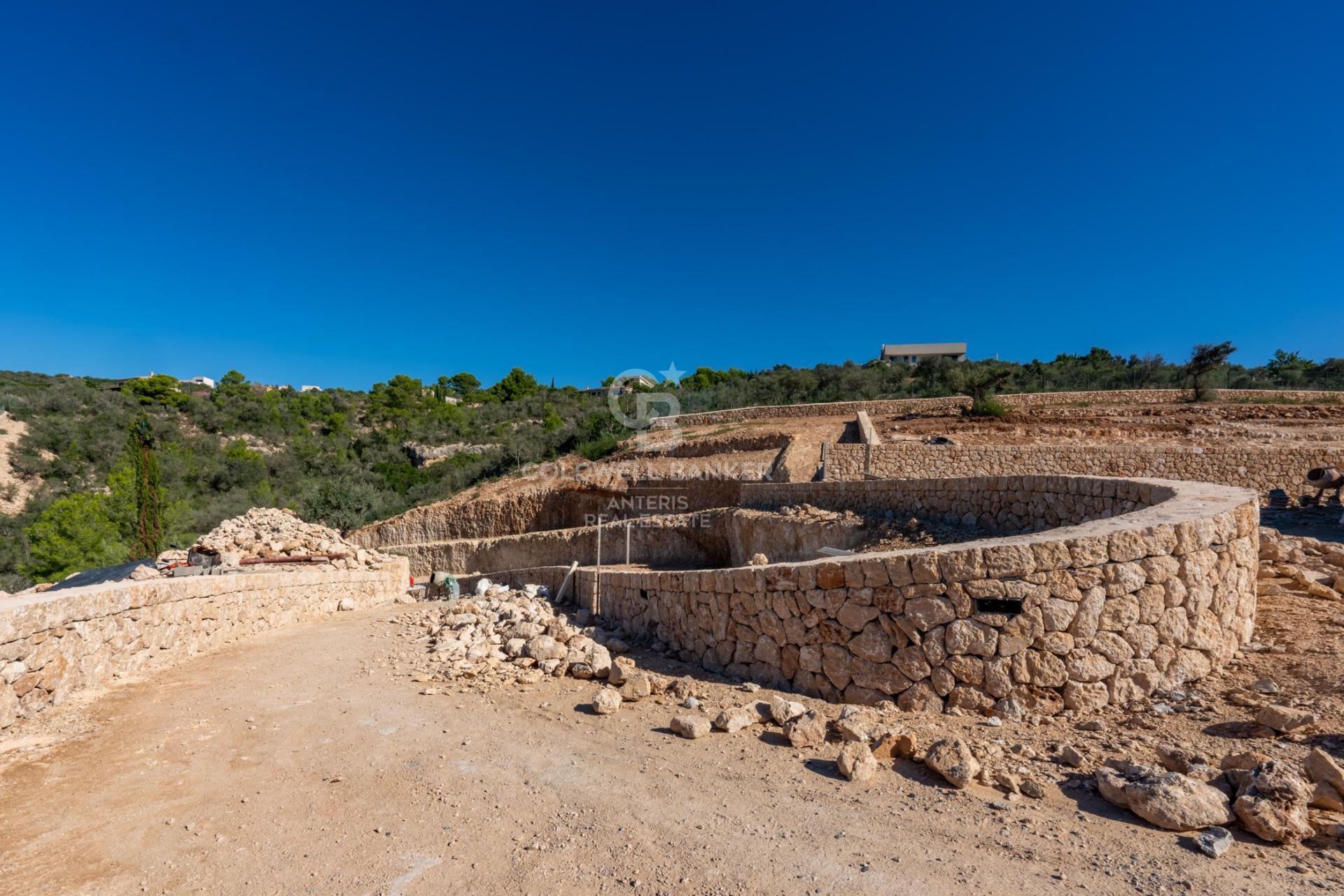 Elegante propiedad a estrenar con piscina e impresionantes vistas panorámicas en Puntiró