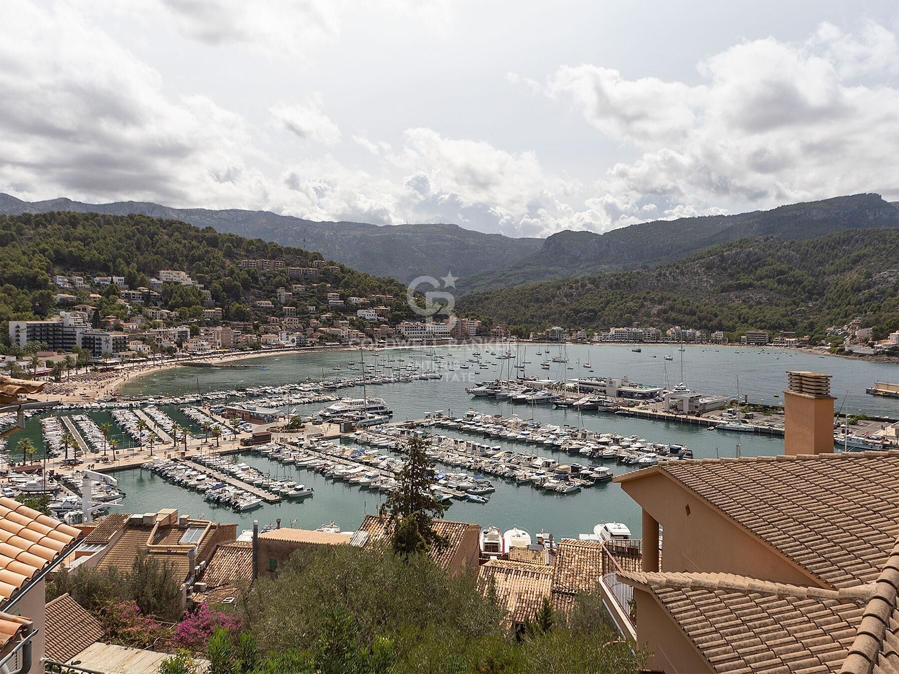 Apartamento fenomenal en Port de Soller con impresionantes vistas al mar y permiso de alquiler vacac