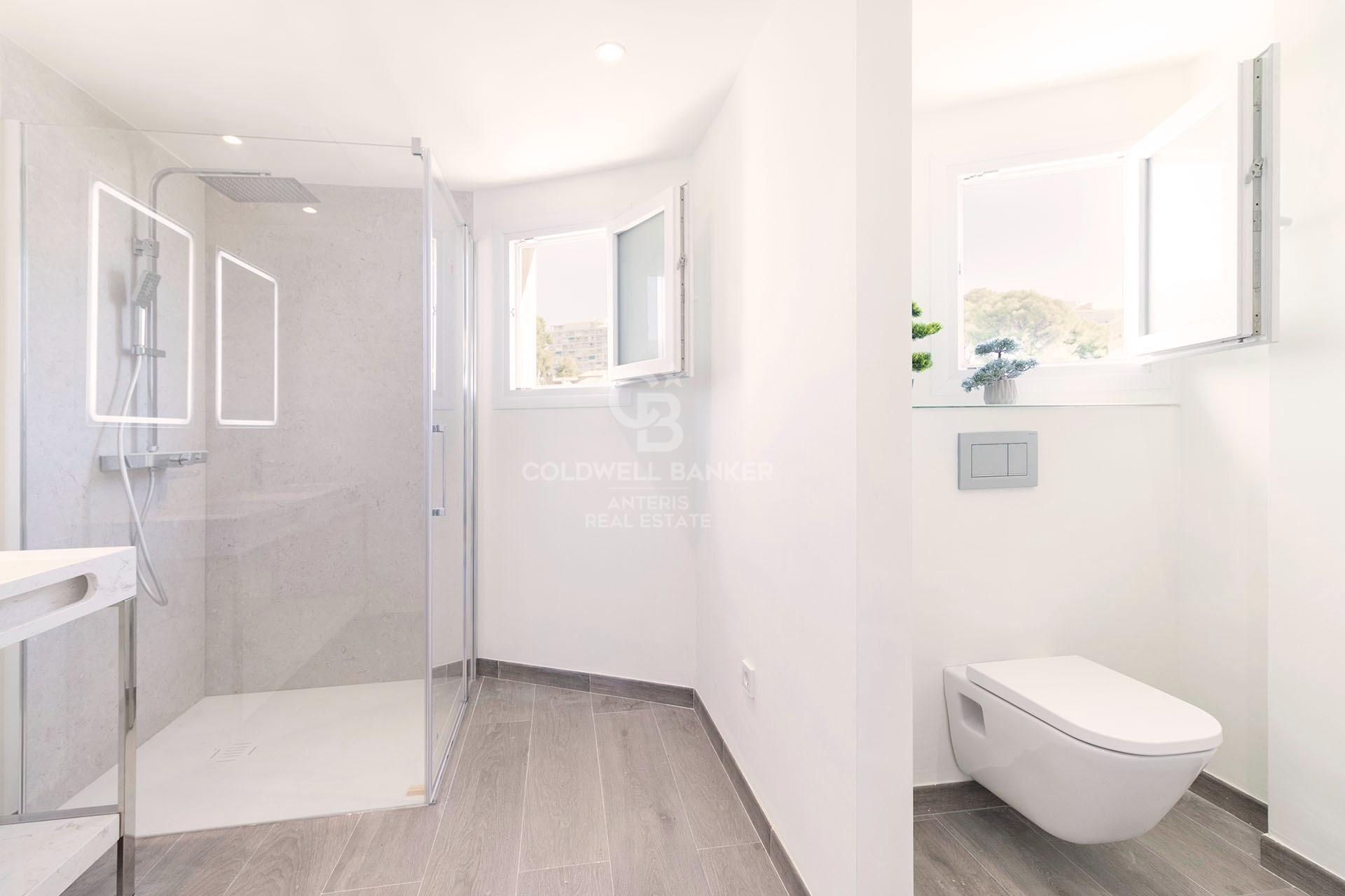 Elegante apartamento con vistas al mar en la playa de Cala Mayor