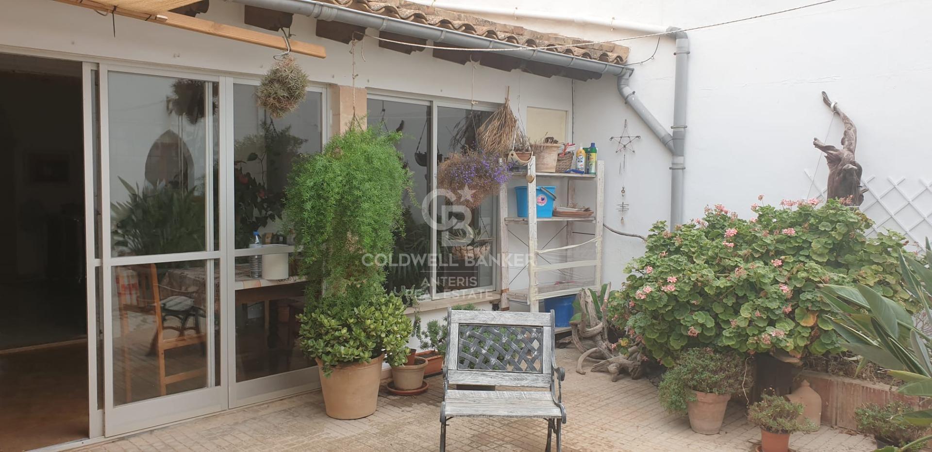 Charming property by the sea with a great covered terrace and courtyard in Sa Rápita