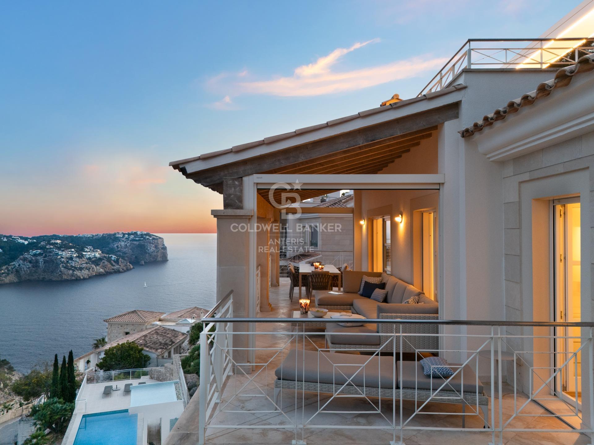 Premium penthouse in a privileged location with incomparable sea views in Port Andratx