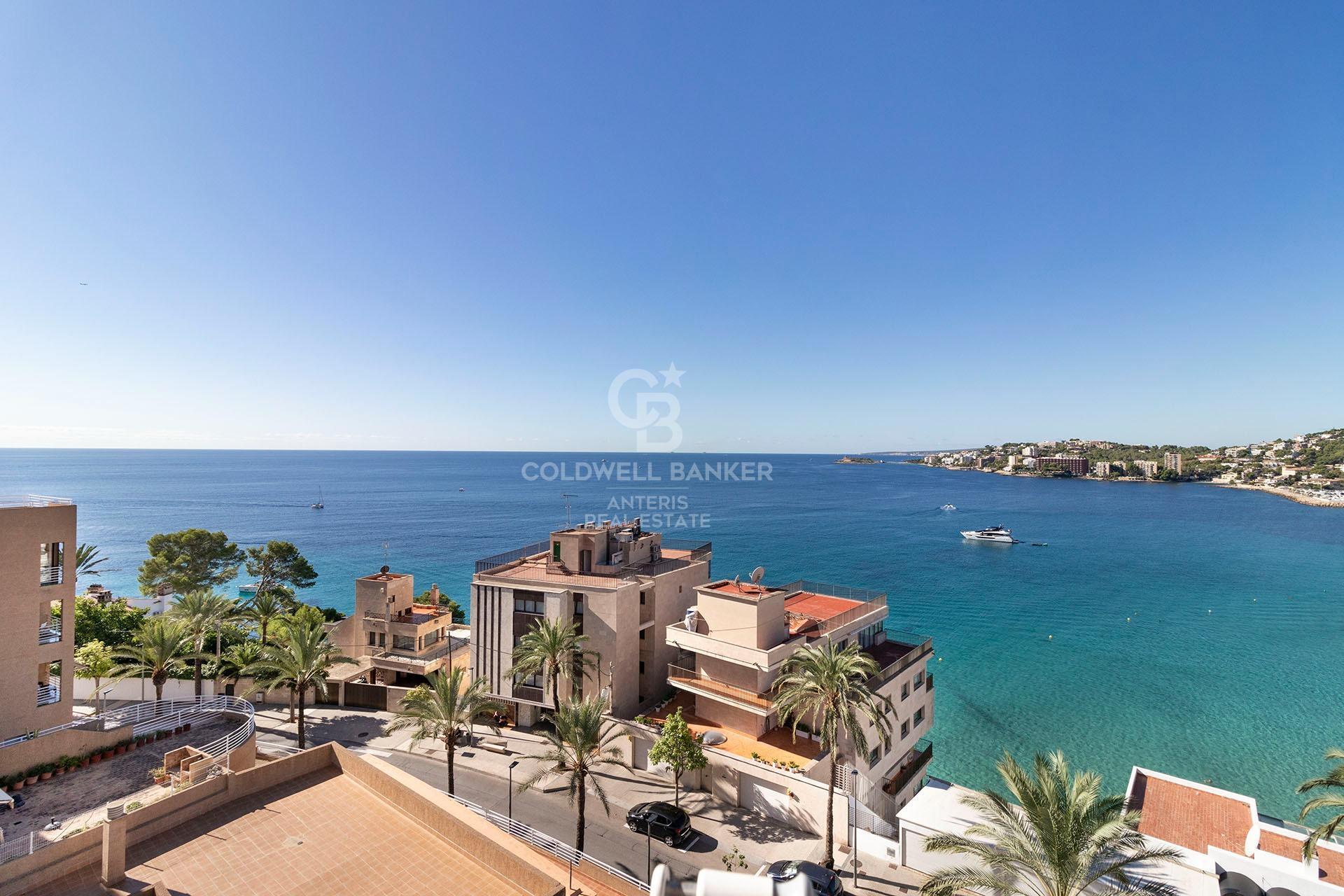 Elegante apartamento con vistas al mar en la playa de Cala Mayor