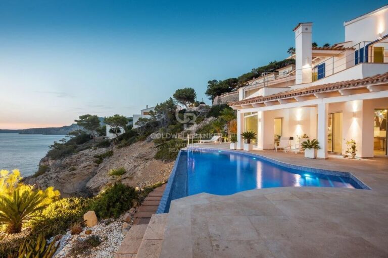 Modern villa in first sea line in La Mola - Port Andratx
