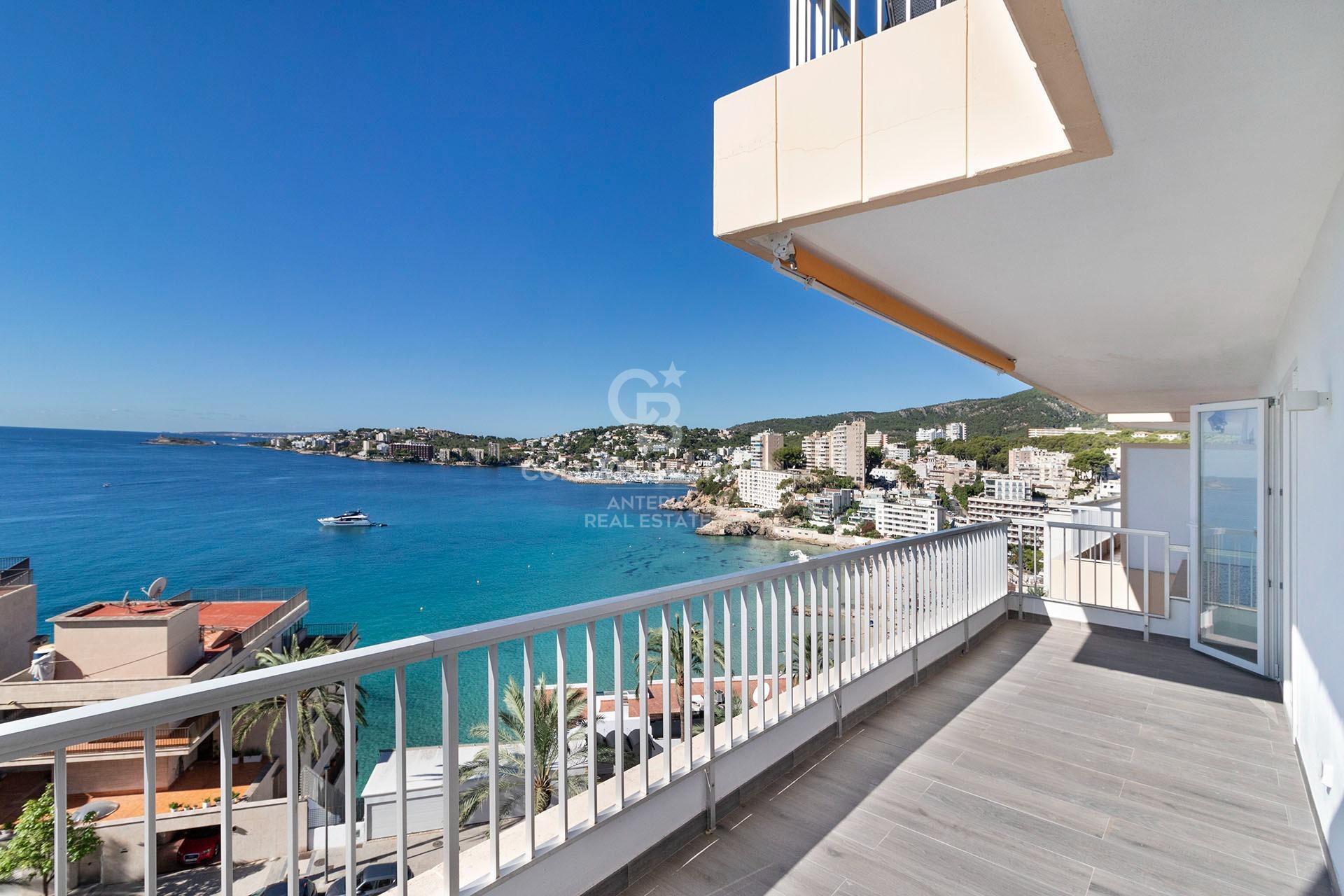 Elegante apartamento con vistas al mar en la playa de Cala Mayor