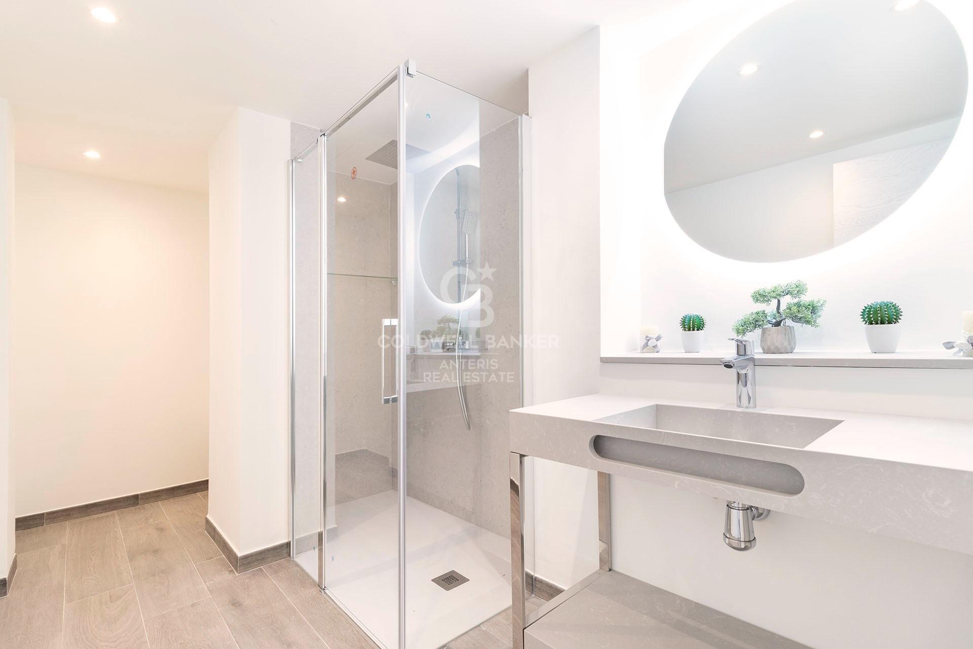 Elegante apartamento con vistas al mar en la playa de Cala Mayor