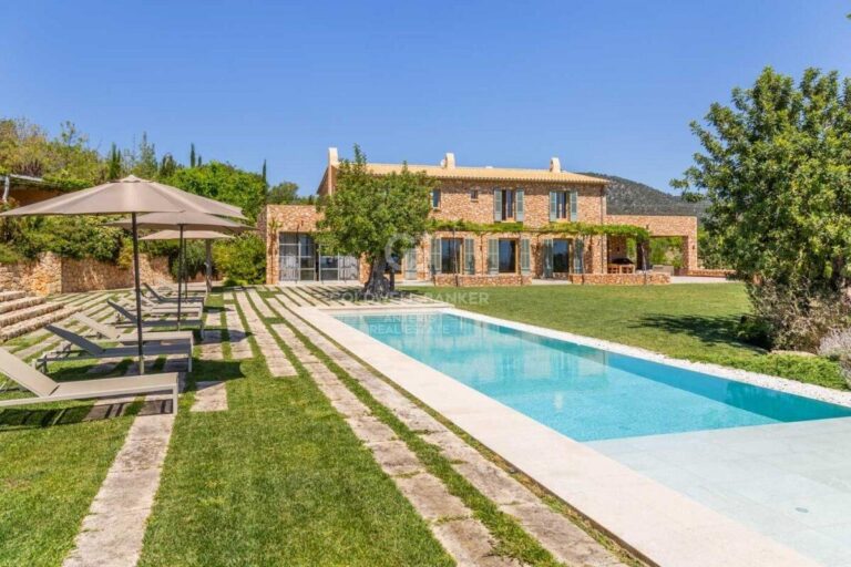 Casa de campo con permiso de alquiler vacacional y viñedo propio en Santa Maria del Camí