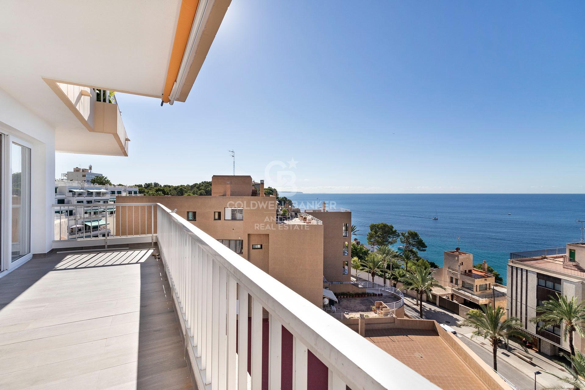 Elegante apartamento con vistas al mar en la playa de Cala Mayor