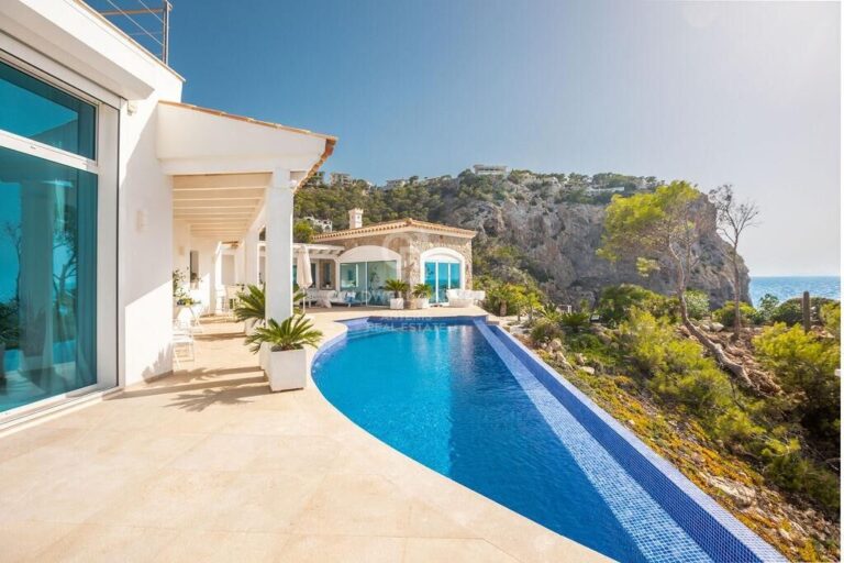 Modern villa in first sea line in La Mola - Port Andratx