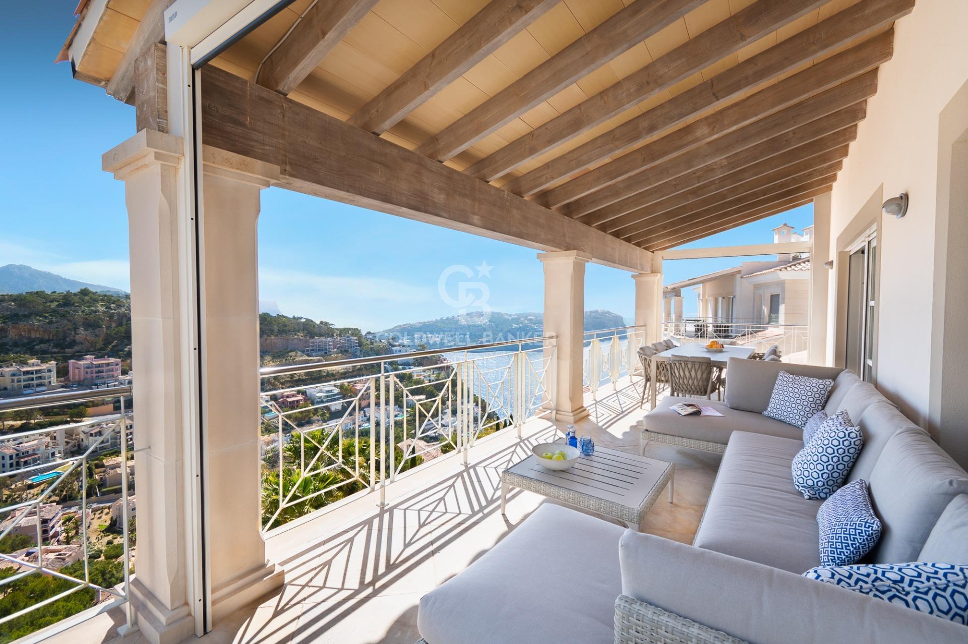 Premium penthouse in a privileged location with incomparable sea views in Port Andratx