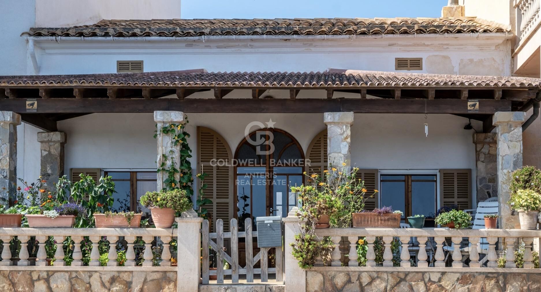 Charming property by the sea with a great covered terrace and courtyard in Sa Rápita