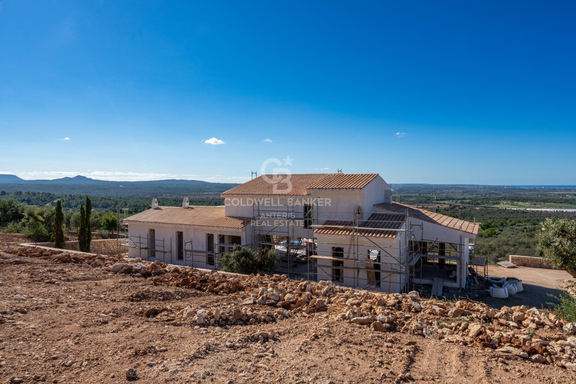 Elegante propiedad a estrenar con piscina e impresionantes vistas panorámicas en Puntiró