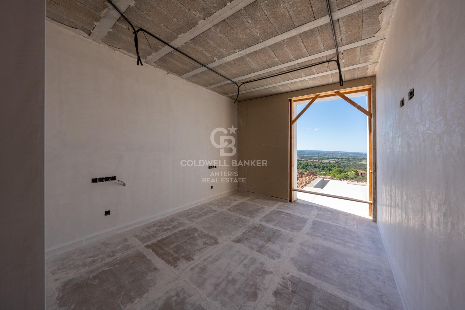 Elegante propiedad a estrenar con piscina e impresionantes vistas panorámicas en Puntiró
