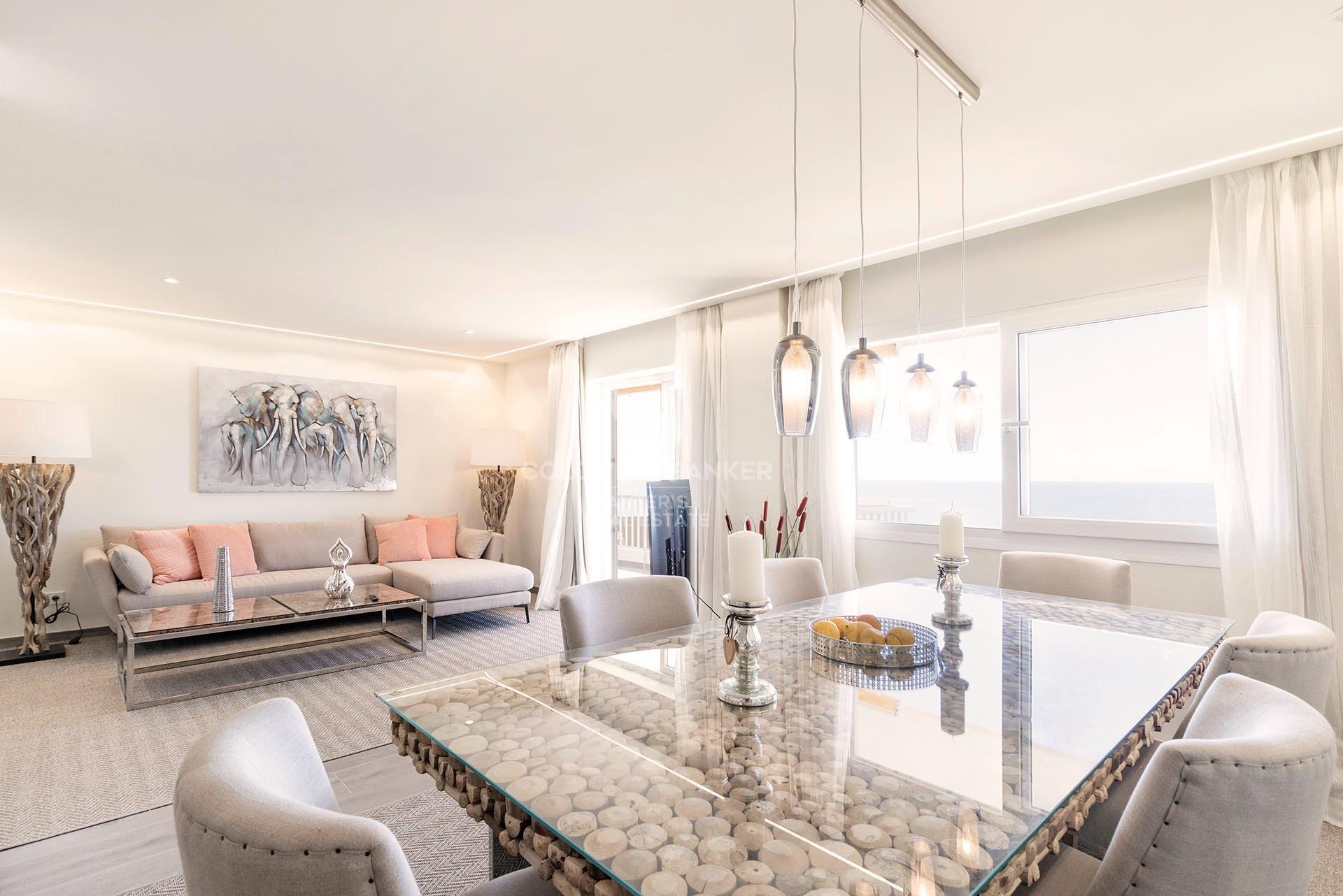 Elegante apartamento con vistas al mar en la playa de Cala Mayor