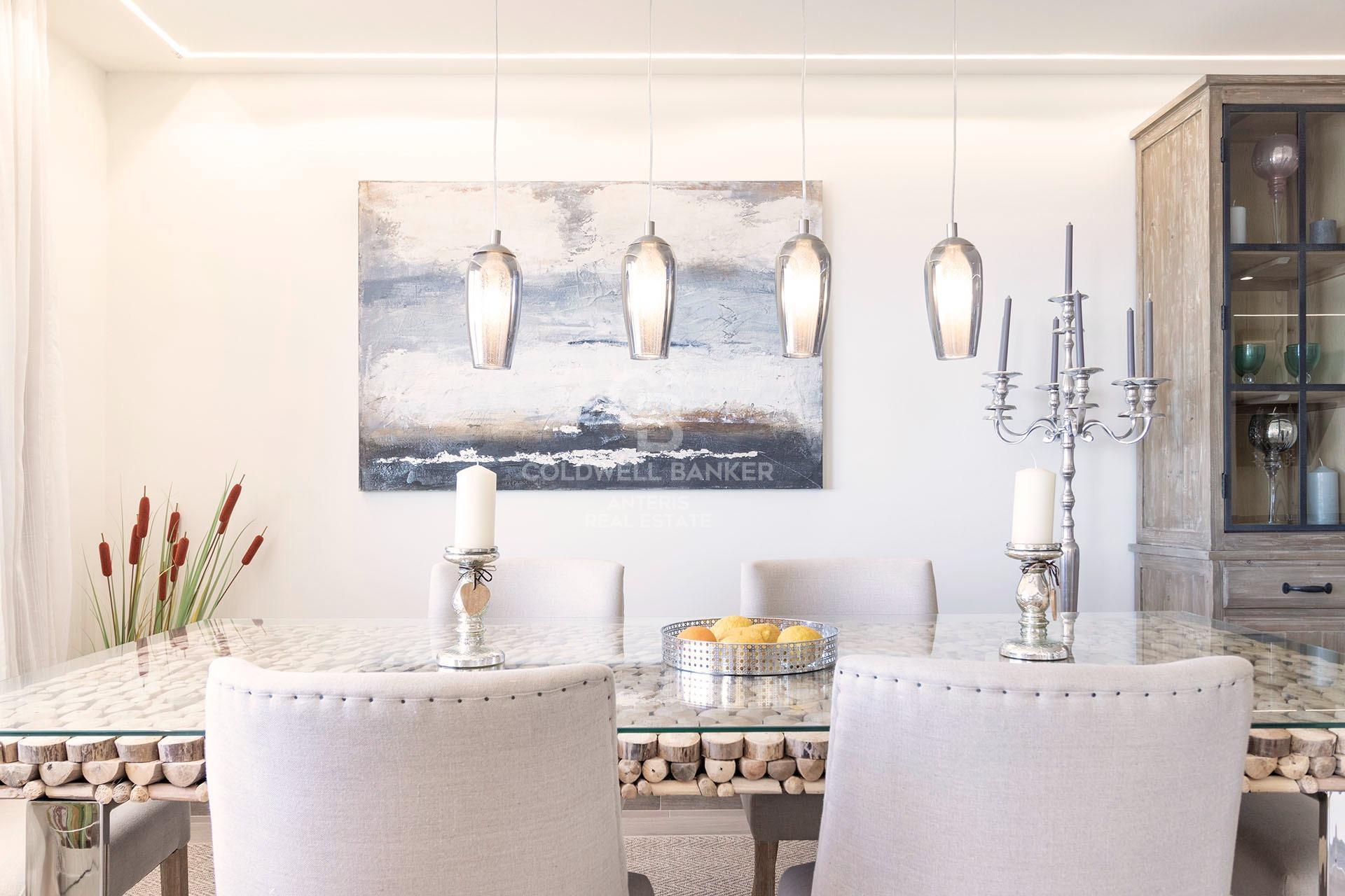 Elegante apartamento con vistas al mar en la playa de Cala Mayor