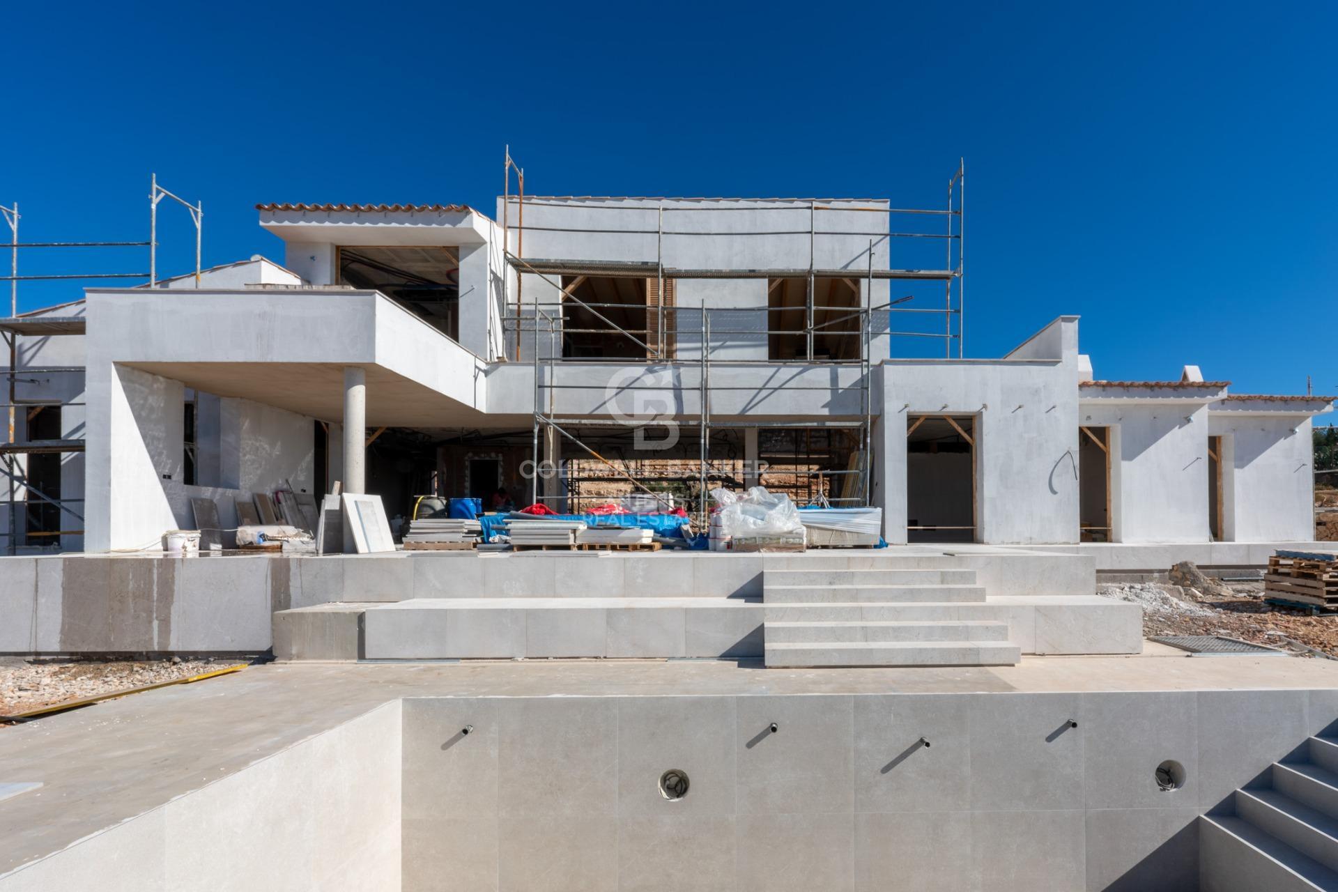 Elegante propiedad a estrenar con piscina e impresionantes vistas panorámicas en Puntiró
