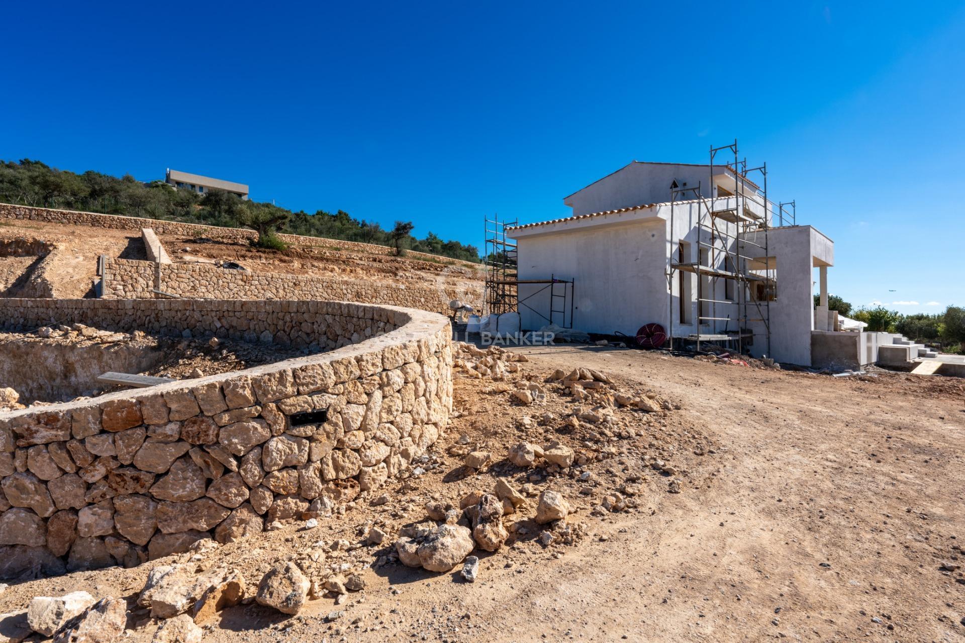 Elegante propiedad a estrenar con piscina e impresionantes vistas panorámicas en Puntiró