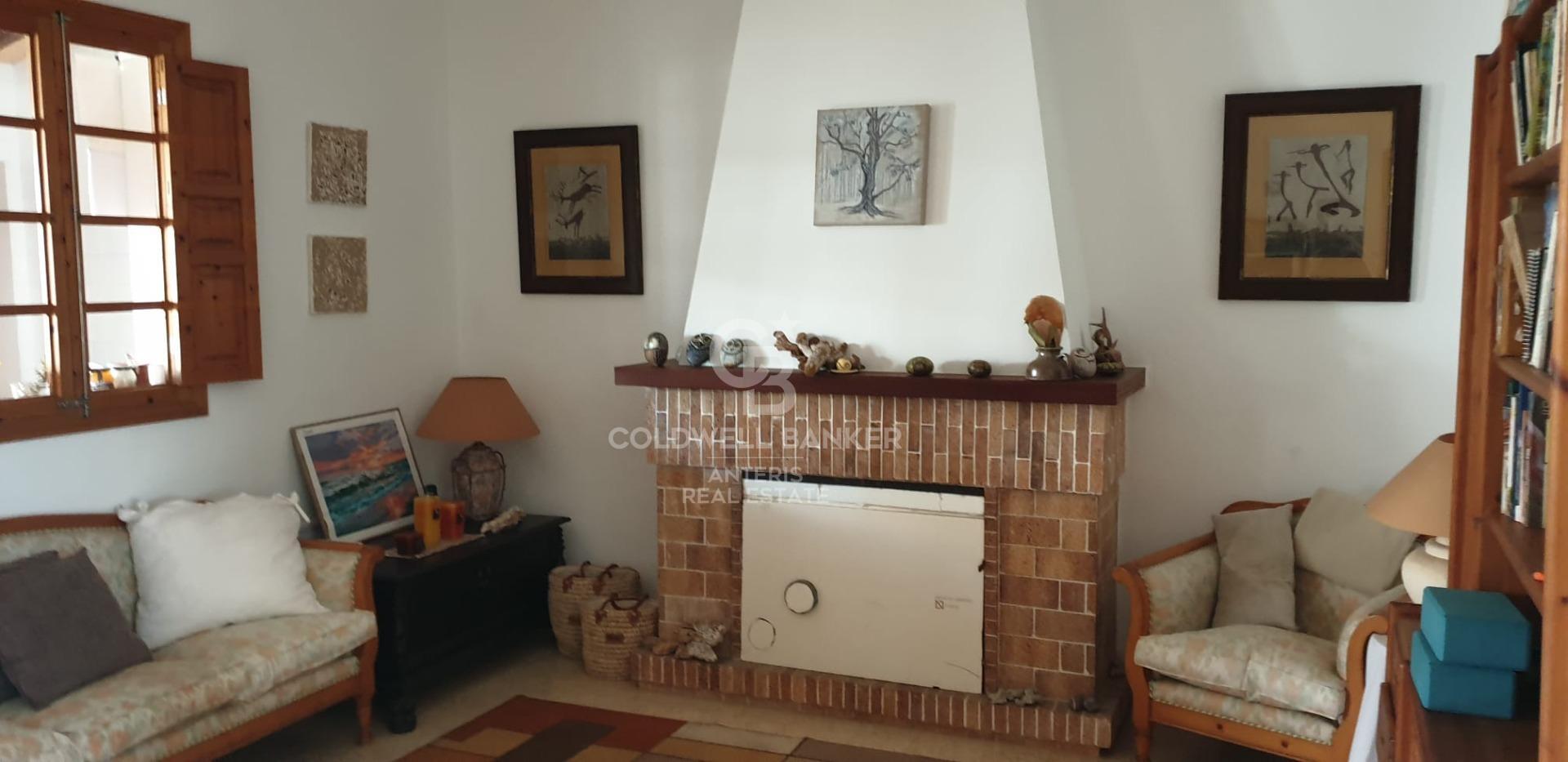 Charming property by the sea with a great covered terrace and courtyard in Sa Rápita