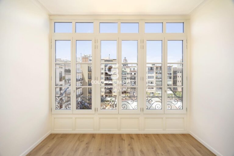 Apartament z piękną galerią w Eixample, Barcelona