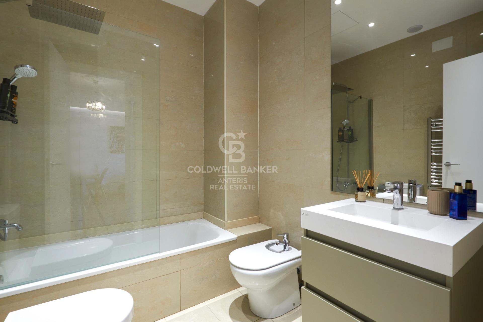 Mieszkanie z licencją turystyczną w modernistycznej kamienicy