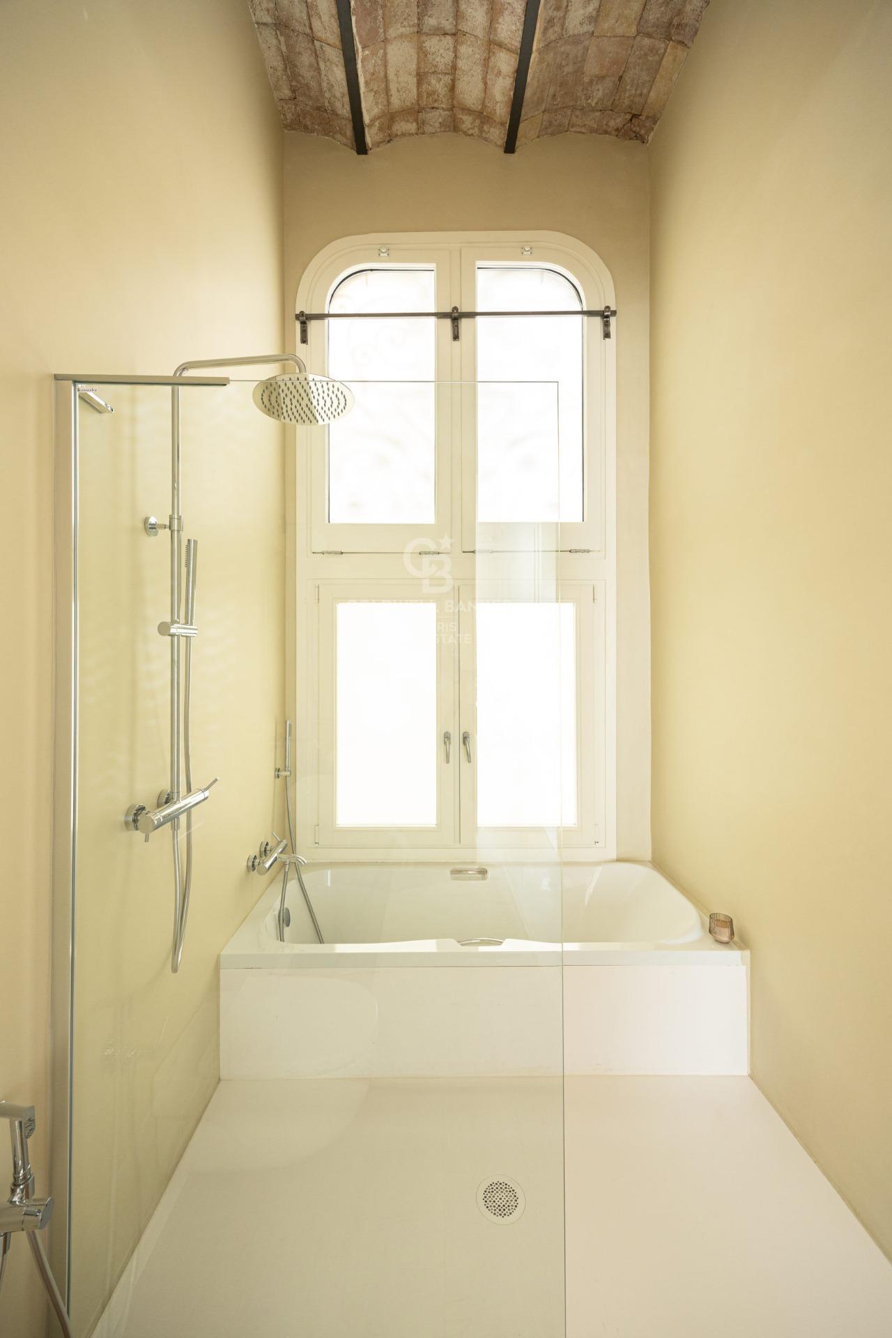 Stylowy apartament w pobliżu Placu Katalońskiego