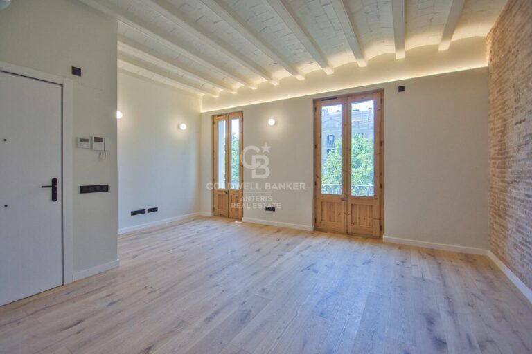 Całkowicie odnowiony luksusowy apartament w kamienicy z XIX wieku przy Passeig Sant Joan
