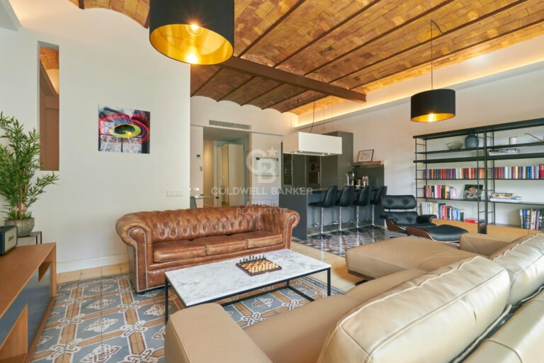 Spacious flat with three double bedrooms and high-end finishes