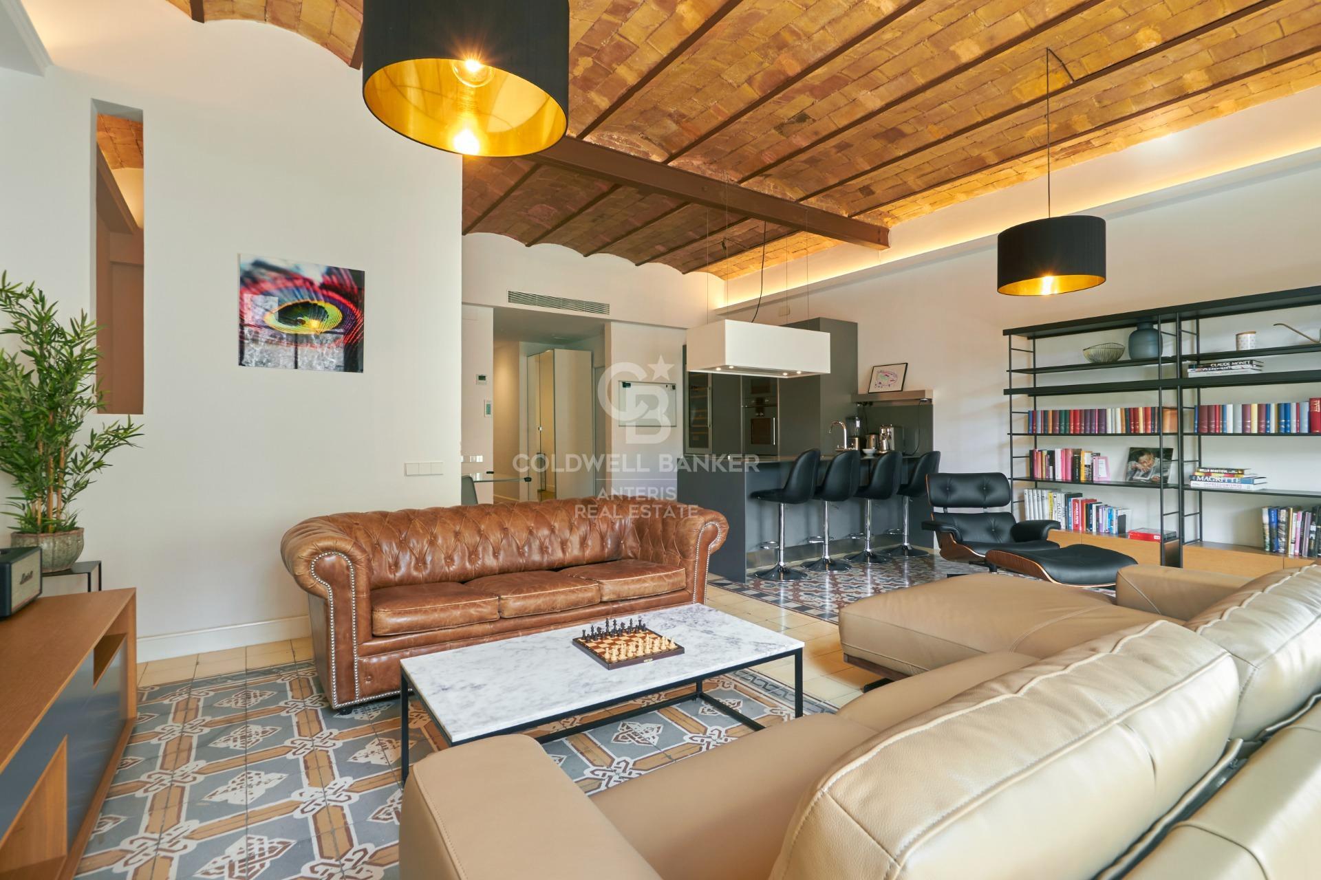 Amplio piso de tres dormitorios dobles y acabados de lujo