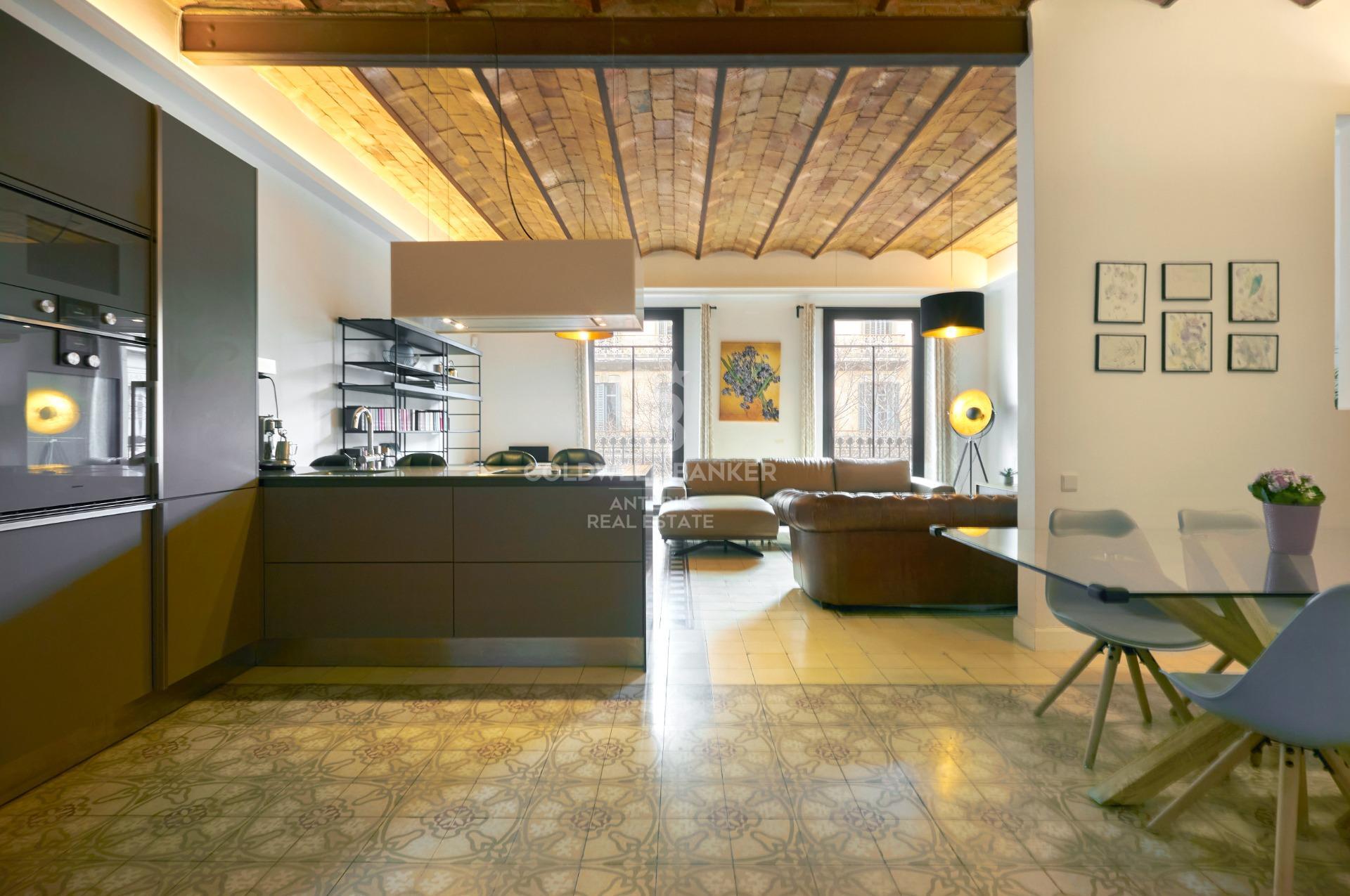 Amplio piso de tres dormitorios dobles y acabados de lujo