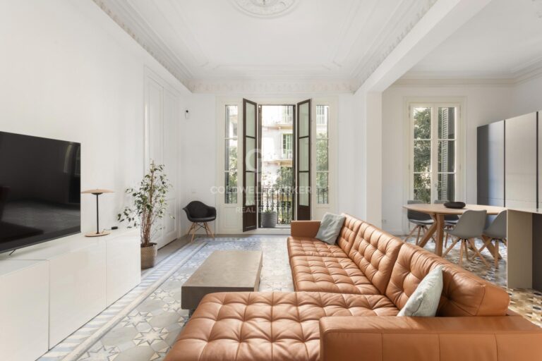 Renovated flat with luxury finishes
