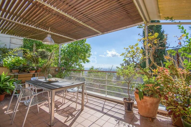 Casa en Can Caralleu con terrazas y jardín