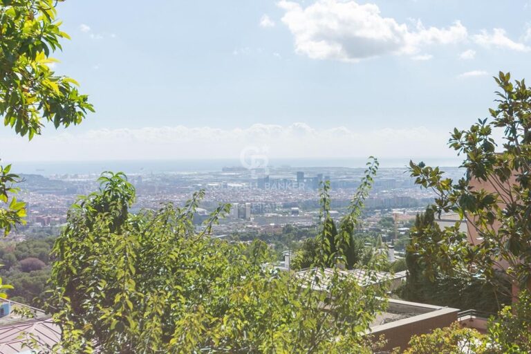Casa en Can Caralleu con terrazas y jardín