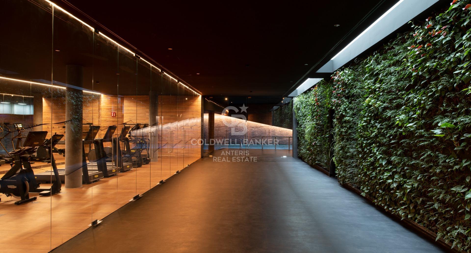 Vive la exclusividad y el lujo en un edificio frente al mar