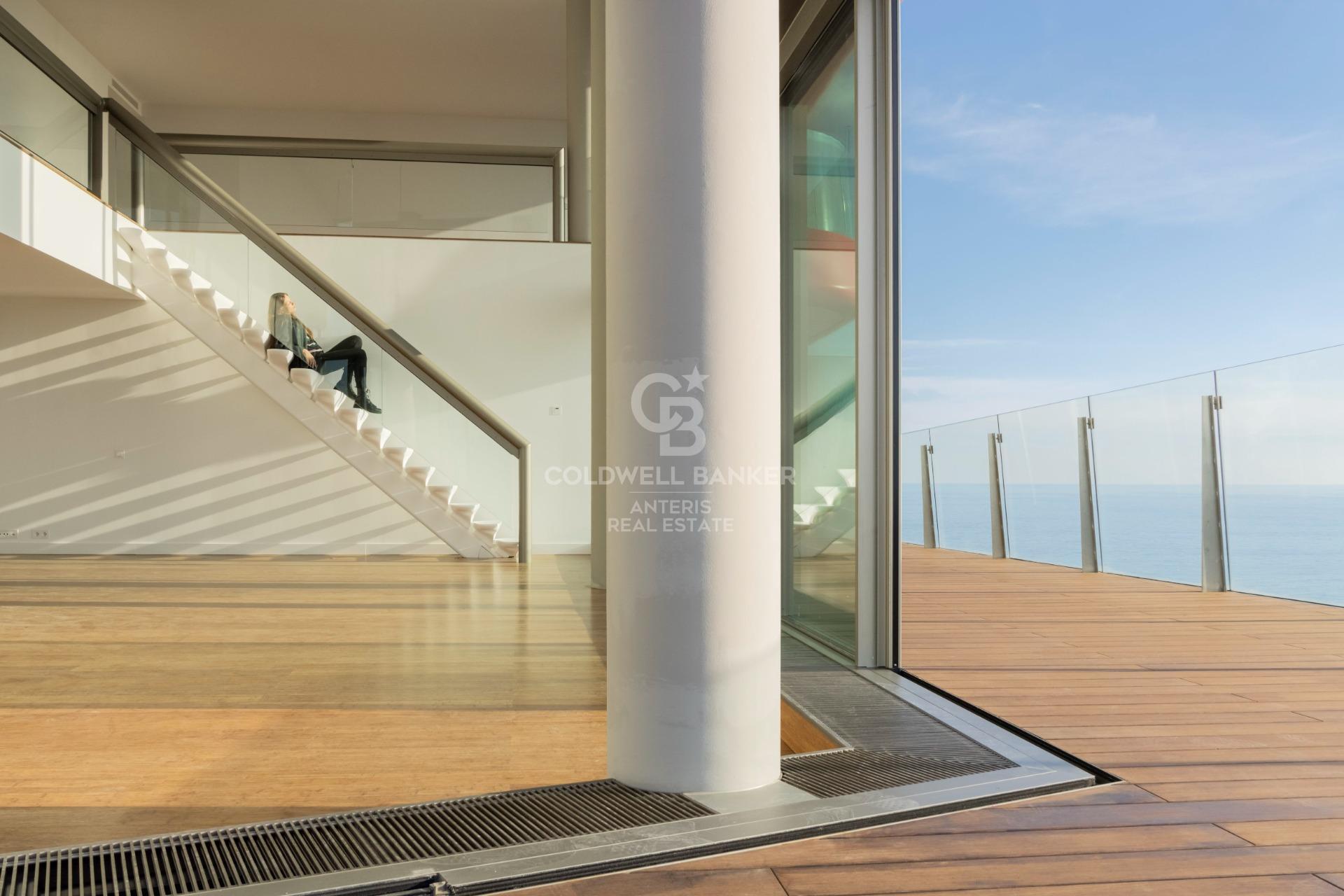 Vive la exclusividad y el lujo en un edificio frente al mar