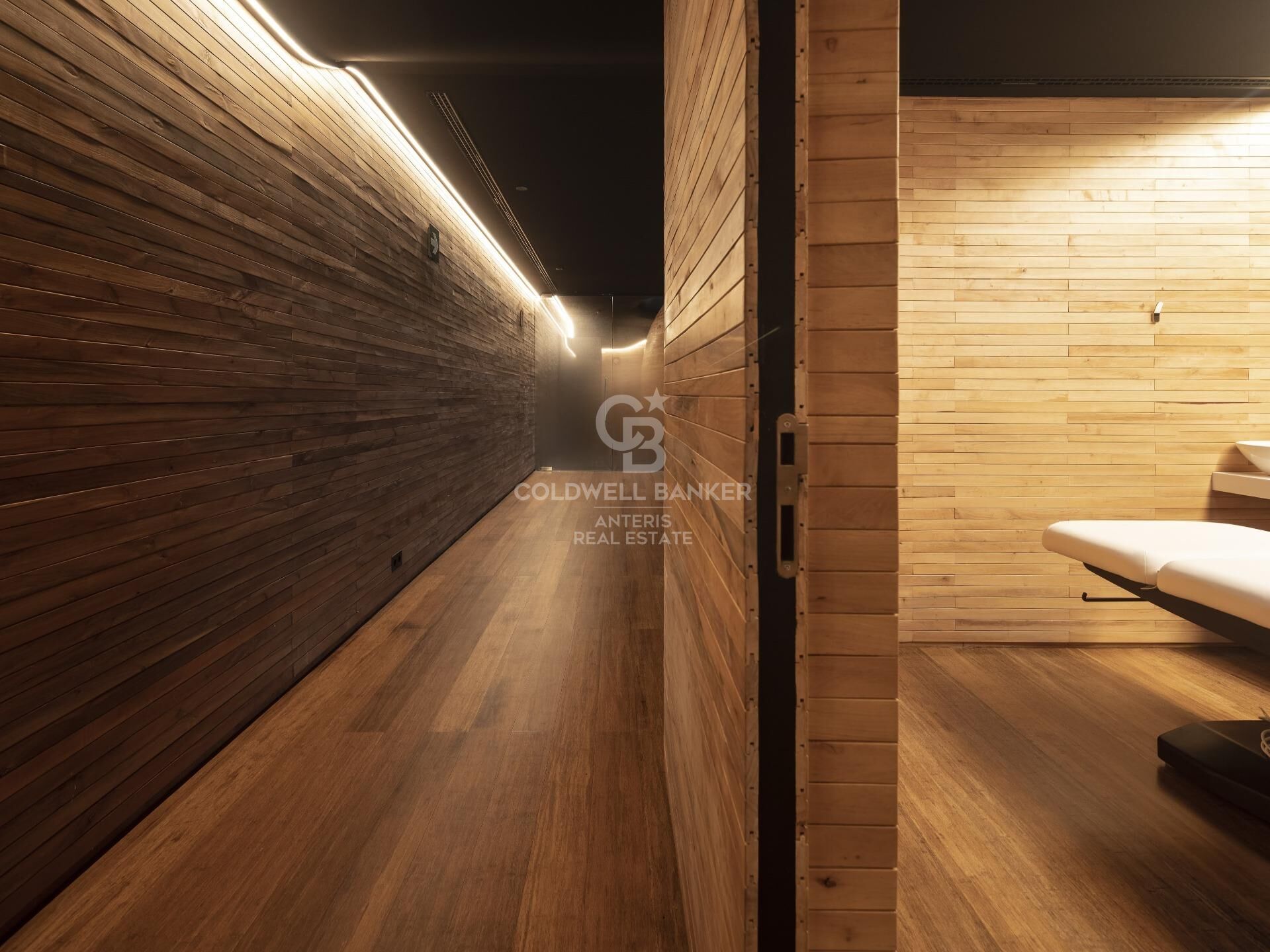 Vive la exclusividad y el lujo en un edificio frente al mar