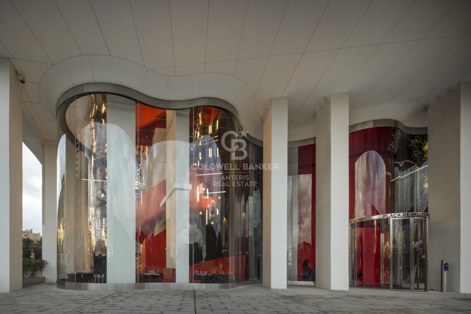 Vive la exclusividad y el lujo en un edificio frente al mar