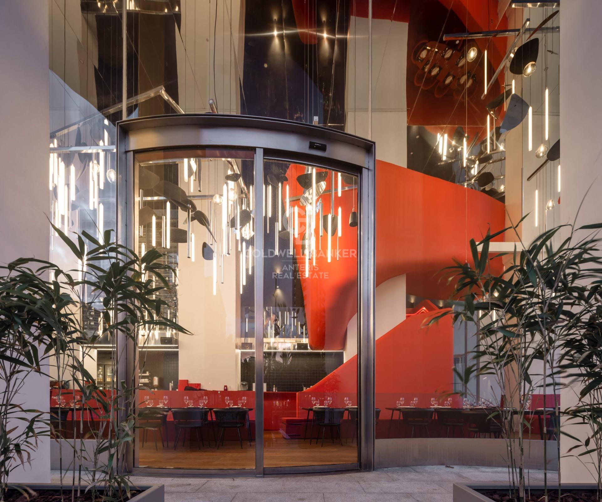 Vive la exclusividad y el lujo en un edificio frente al mar