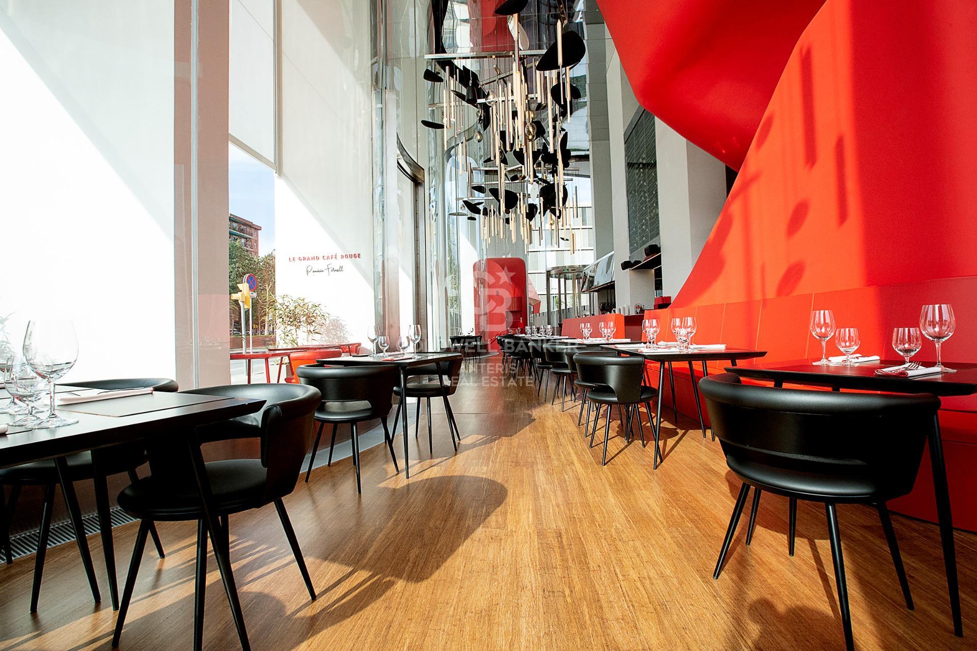 Vive la exclusividad y el lujo en un edificio frente al mar