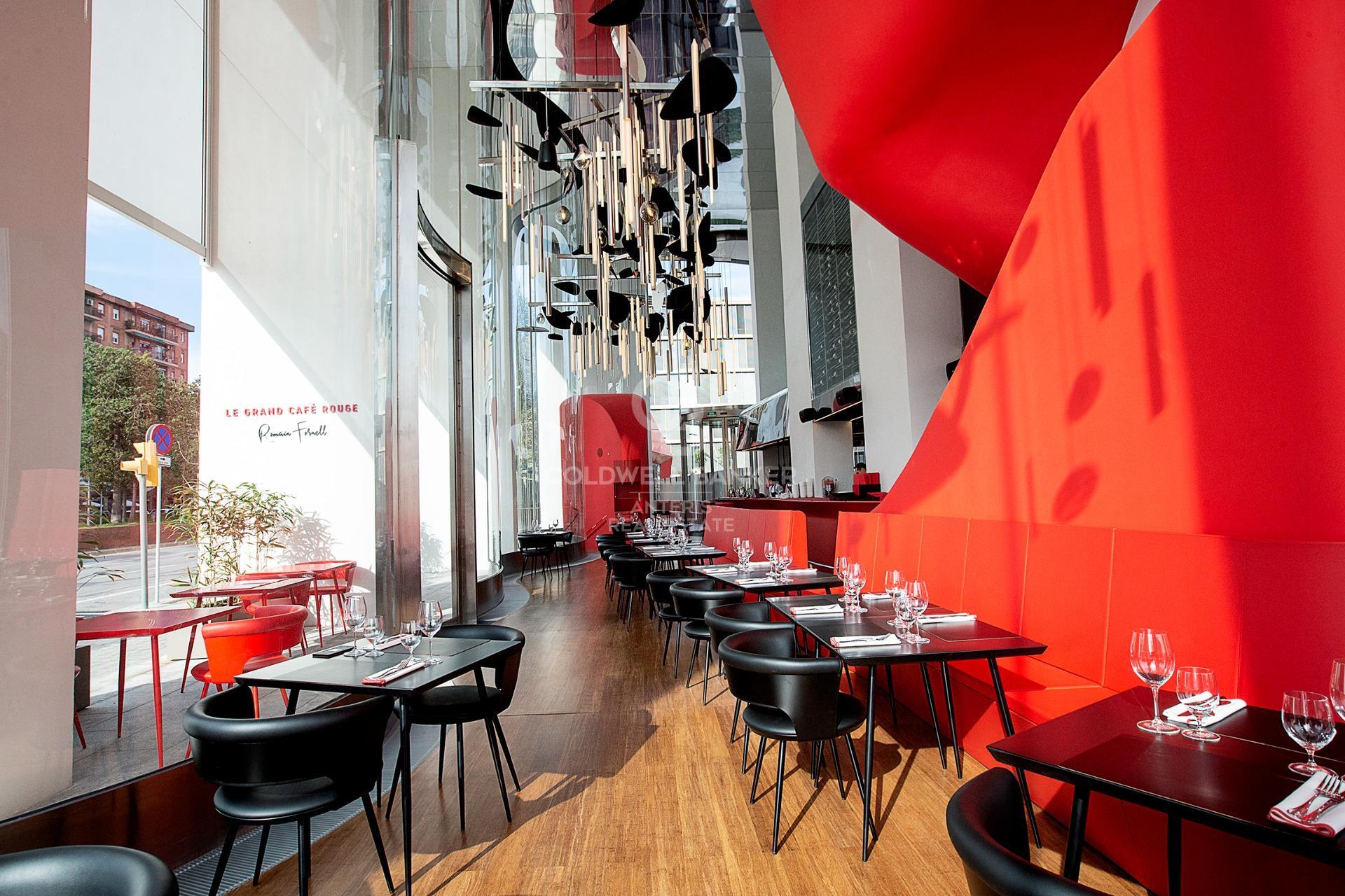 Vive la exclusividad y el lujo en un edificio frente al mar