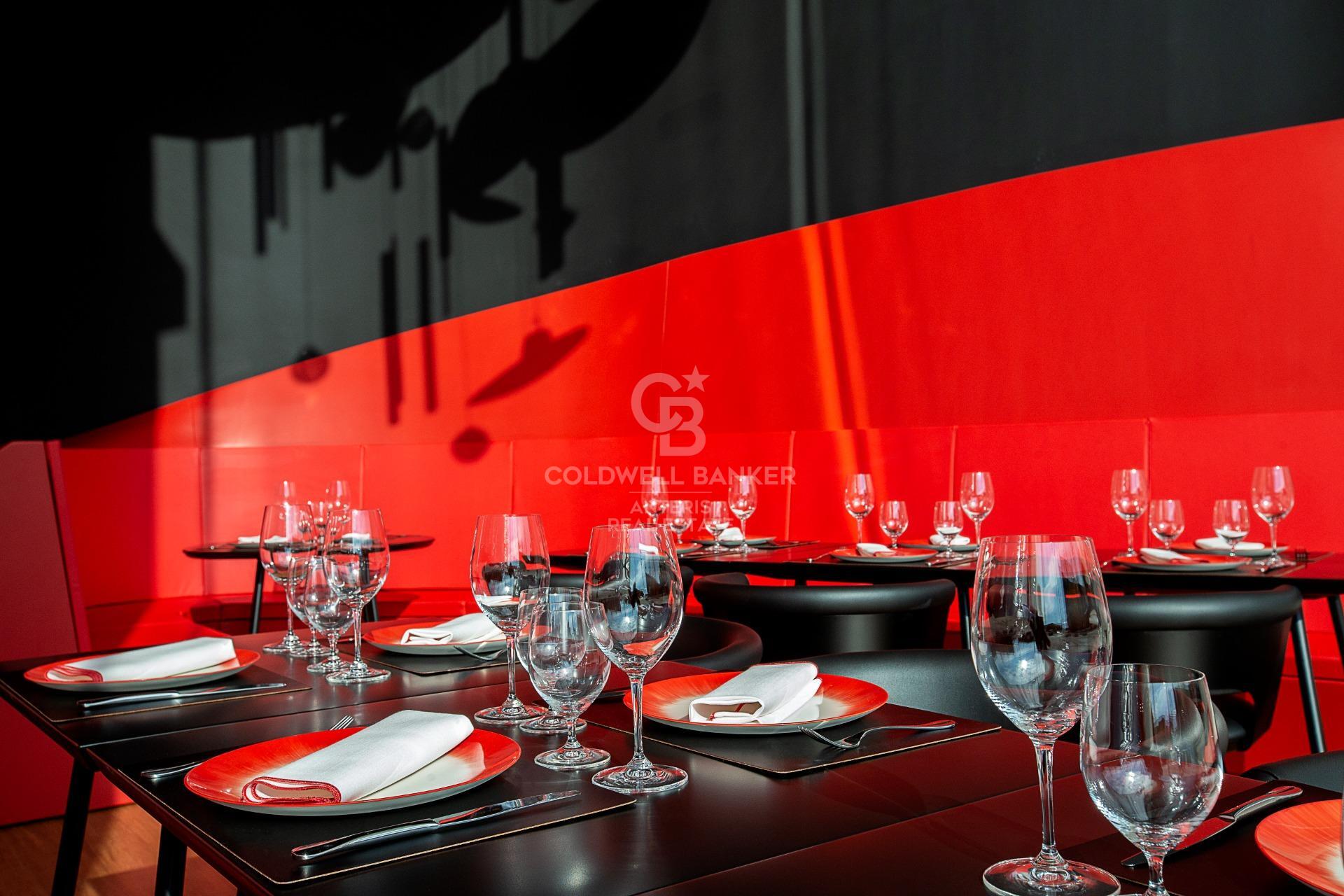 Vive la exclusividad y el lujo en un edificio frente al mar