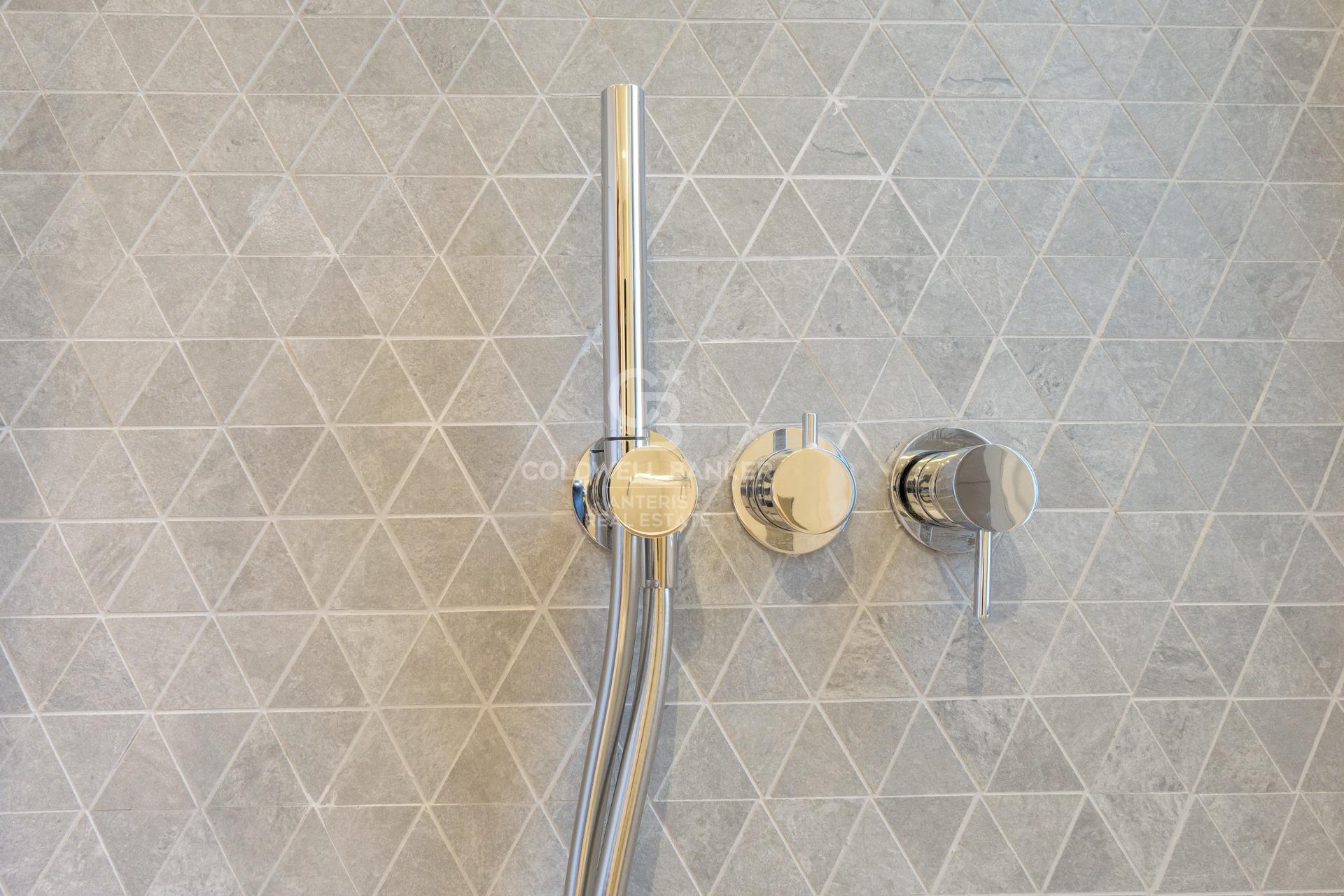 Promoción de pisos exclusivos con ubicación excepcional