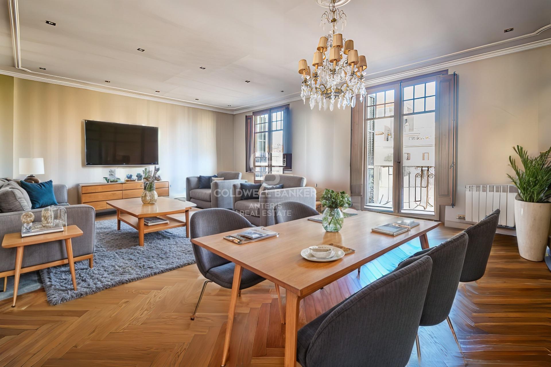 Zachwycający apartament z wysokimi sufitami i widokiem na Sagrada Familia