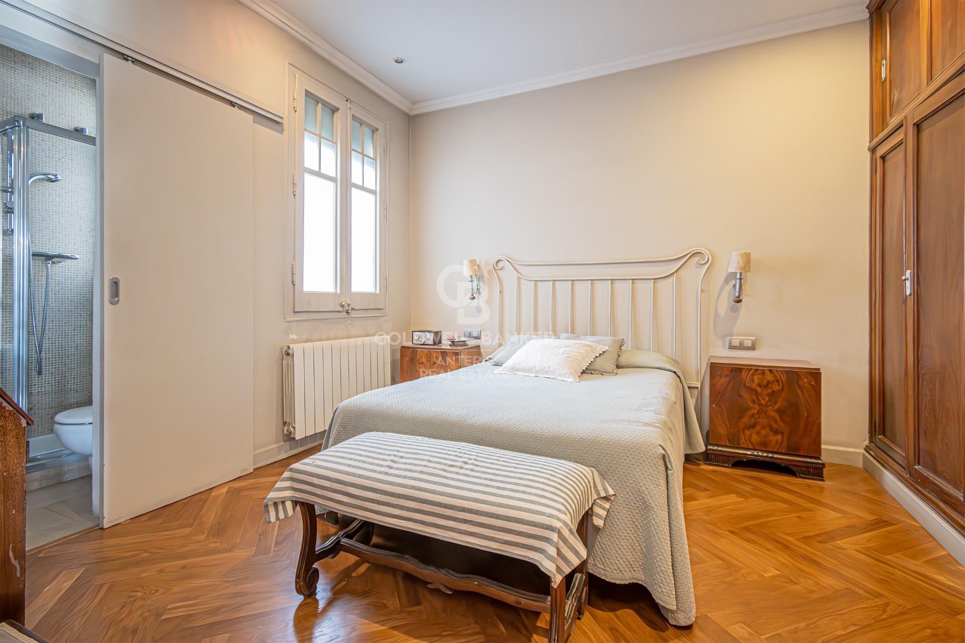 Zachwycający apartament z wysokimi sufitami i widokiem na Sagrada Familia