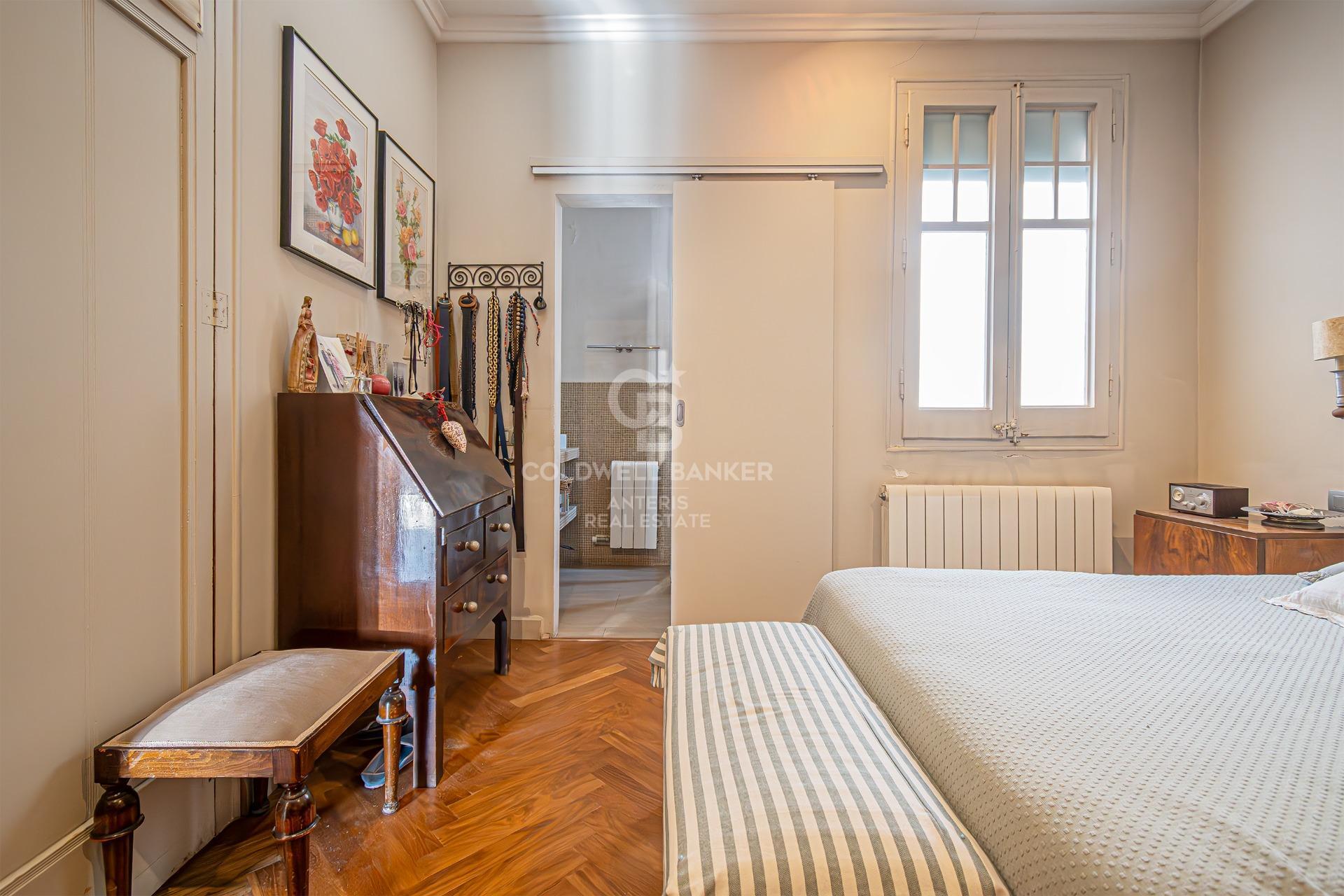 Zachwycający apartament z wysokimi sufitami i widokiem na Sagrada Familia